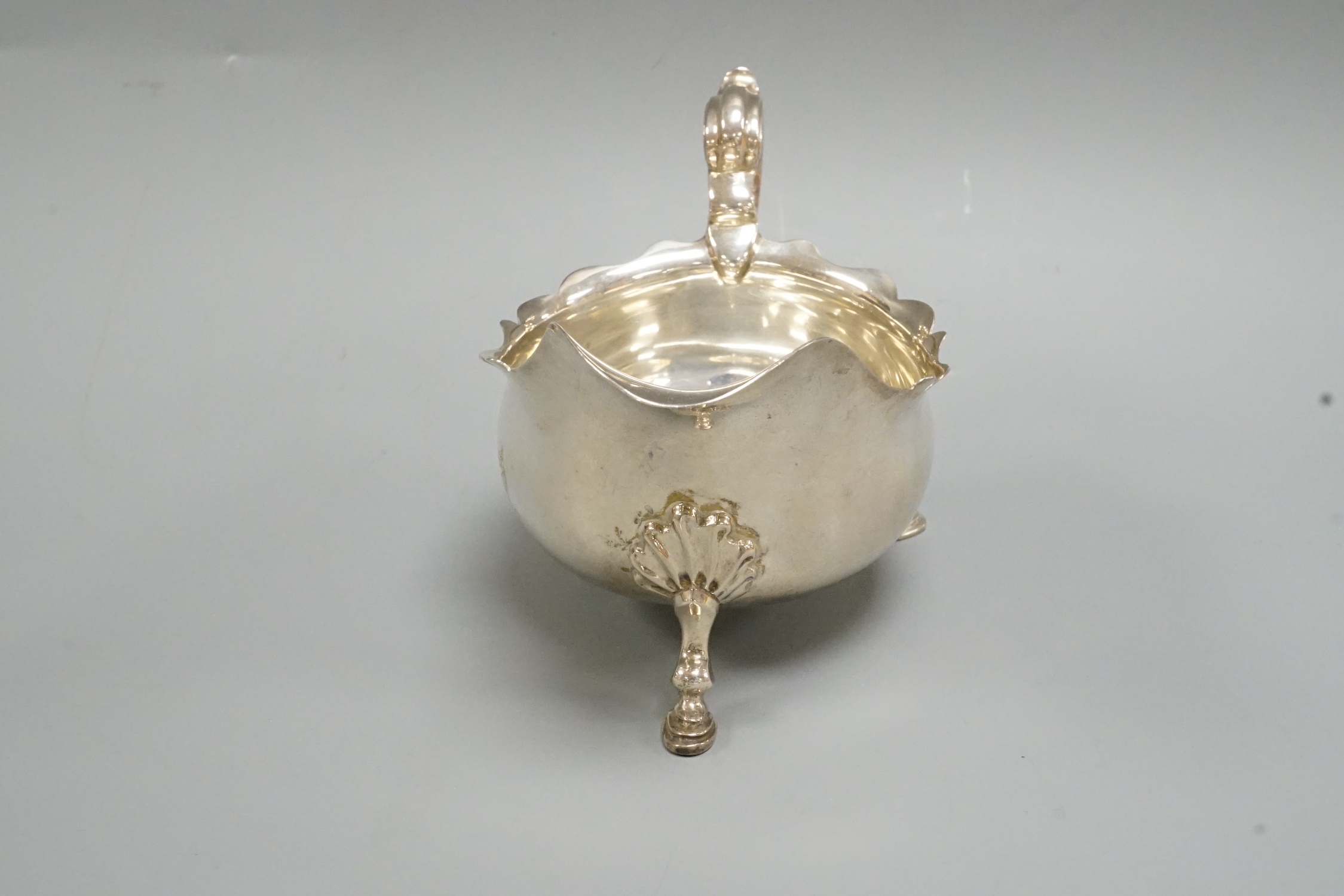 A George V silver sauceboat, by Thomas Bradbury & Sons Sheffield, 1920, 7.5oz.